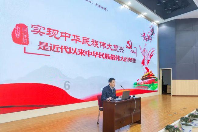 杨颖冬至带小海绵聚餐，全程目光不离儿子，事业停摆生活依然滋润